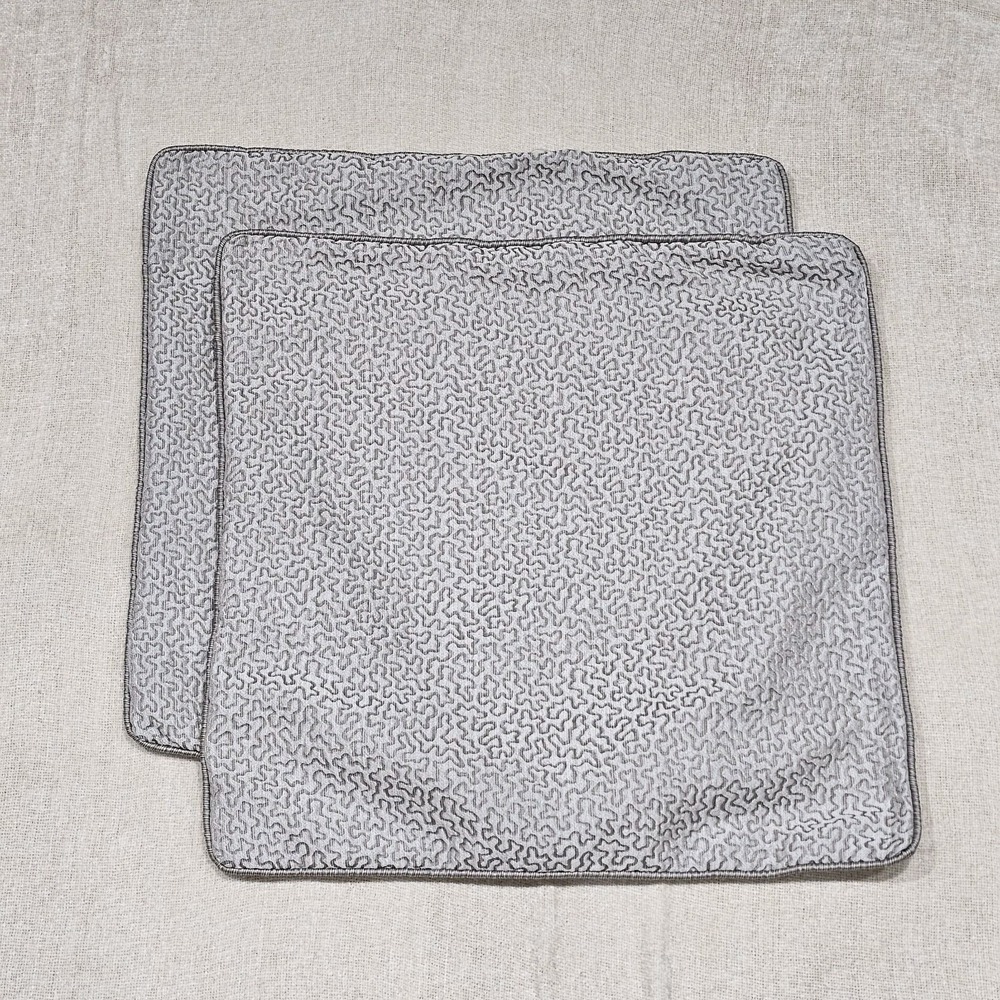 EUC J. QUEEN NEW YORK Lot Of 2 Coleen Damask 25" X 25" Zipper Pillow Shams